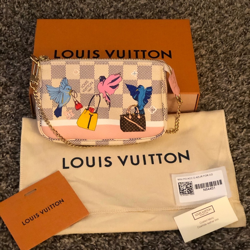 Louis Vuitton Christmas Edition mini Pochette